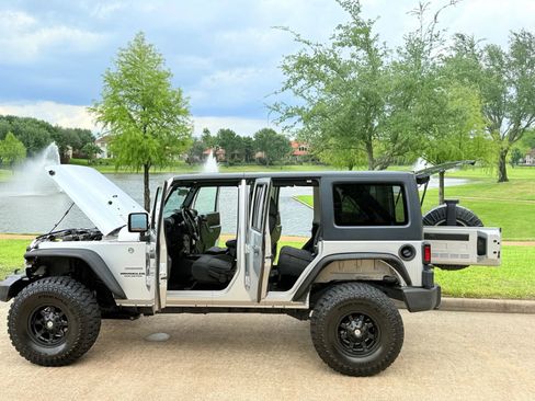 Used 2012 Jeep Wrangler Unlimited Sport image 2