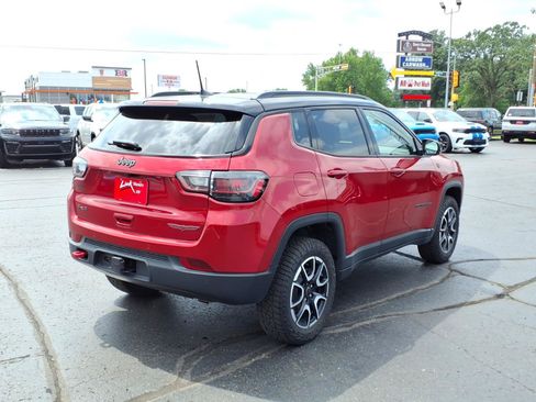 Used 2025 Jeep Compass Trailhawk w/ Trailhawk Elite Group AWD/4WD image 4