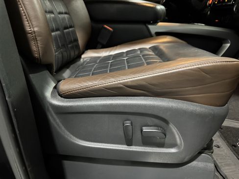 Used 2017 Nissan Titan Platinum Reserve image 39