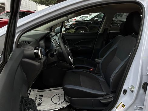 Used 2025 Nissan Versa SV FWD image 10