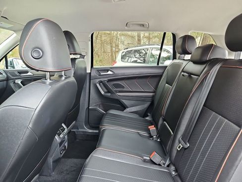 Used 2024 Volkswagen Tiguan SE image 27