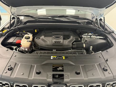 Used 2023 Jeep Grand Cherokee Summit w/ Adv Protech Group IV AWD/4WD image 19