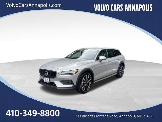 Certified 2025 Volvo V60 B5 Cross Country Ultra AWD/4WD image 4
