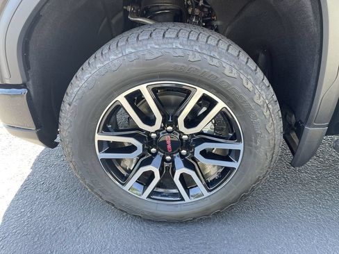 New 2026 GMC Sierra 1500 AT4 w/ AT4 Premium Package AWD/4WD image 34