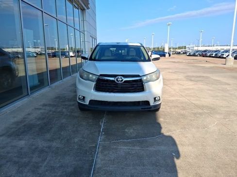 Used 2016 Toyota Highlander Limited FWD image 3