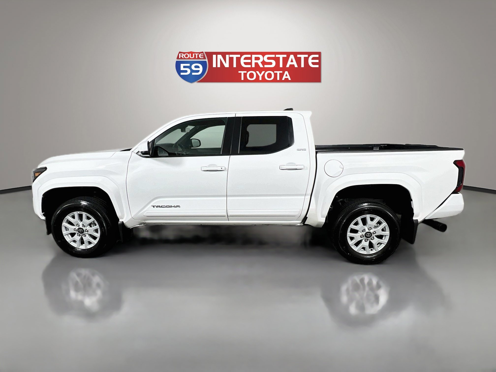 Used 2026 Toyota Tacoma SR5 AWD/4WD image 4