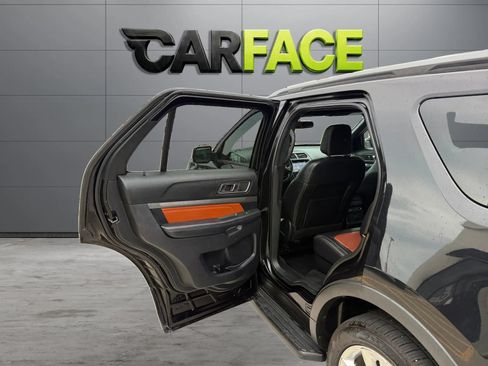 Used 2019 Ford Explorer XLT w/ Equipment Group 202A AWD/4WD image 17