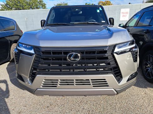 Used 2025 Lexus GX 550 image 2