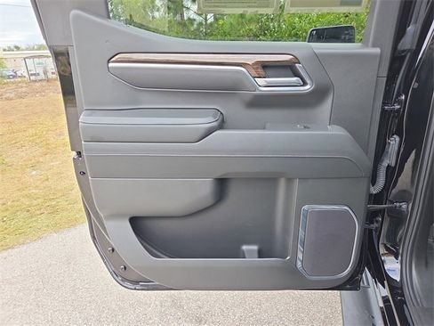 Certified 2025 GMC Sierra 1500 Elevation w/ LPO, Elevation Black Package image 9