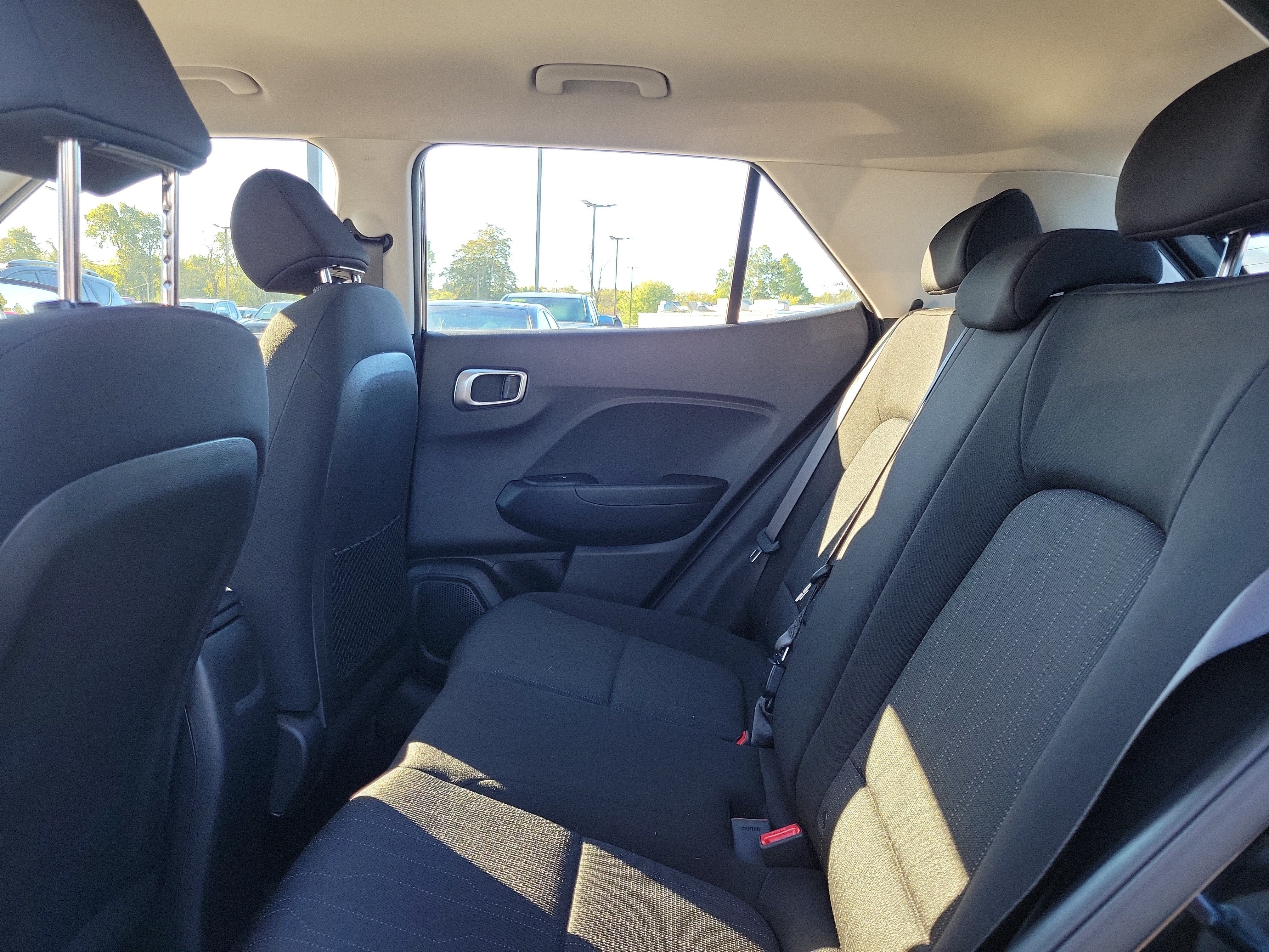 Used 2025 Hyundai Venue SE FWD image 11