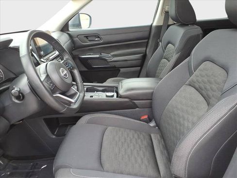 Used 2024 Nissan Pathfinder SV AWD/4WD image 18