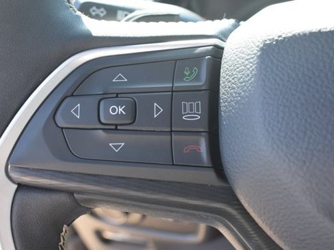 Used 2023 Jeep Grand Cherokee Laredo w/ Luxury Tech Group I RWD image 20