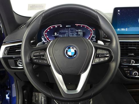Certified 2023 BMW 530e w/ Convenience Package image 27