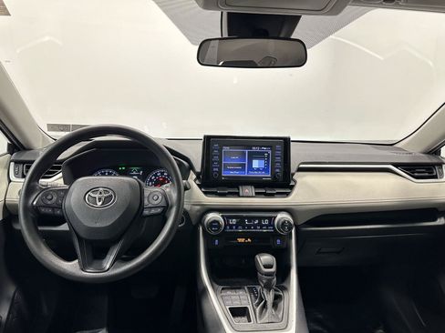 Used 2021 Toyota RAV4 XLE AWD/4WD image 18