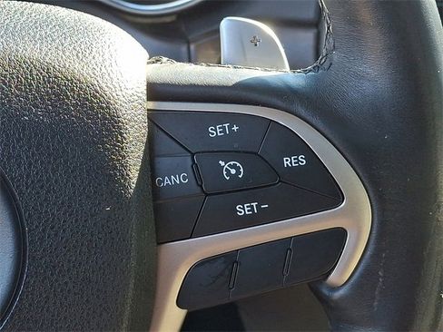 Used 2017 Jeep Grand Cherokee Limited image 23