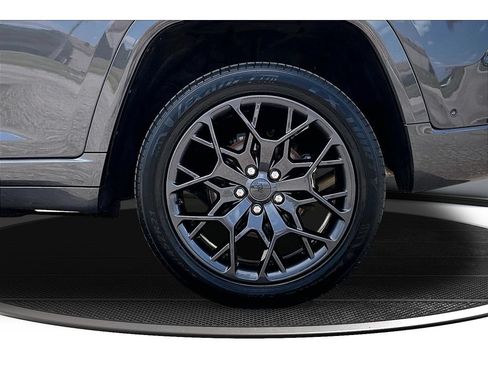 Certified 2025 Jeep Grand Cherokee Summit w/ Obsidian Package AWD/4WD image 41