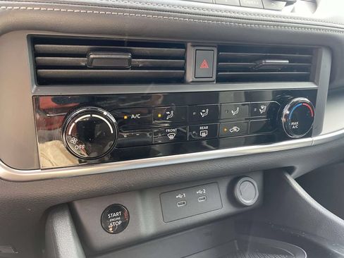 Used 2025 Nissan Rogue S FWD image 24