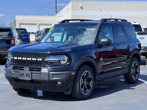 Certified 2025 Ford Bronco Sport Outer Banks w/ Outer Banks Tech Package+ AWD/4WD image 39