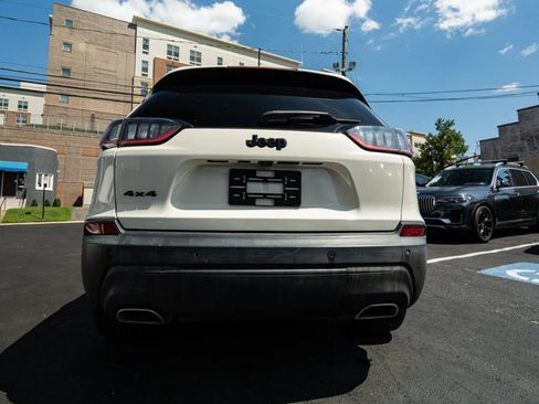 Used 2019 Jeep Cherokee Latitude Plus AWD/4WD image 5