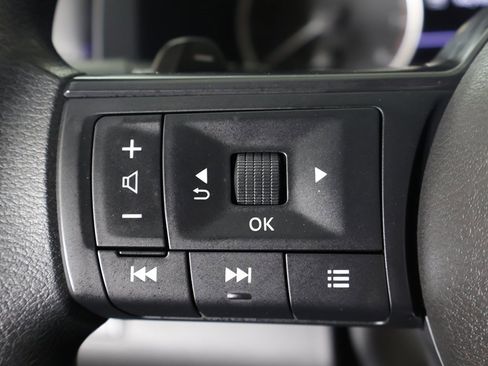 Used 2024 Nissan Pathfinder S image 40