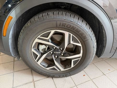 Used 2025 Kia Sportage LX image 23