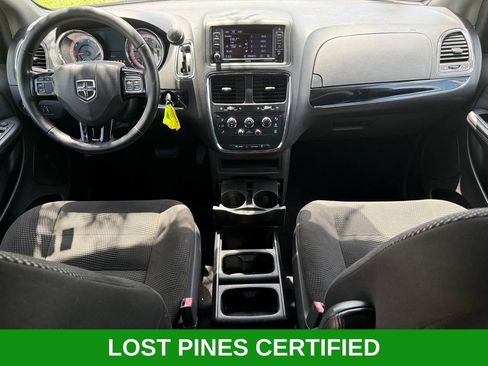 Used 2020 Dodge Grand Caravan SE FWD image 18
