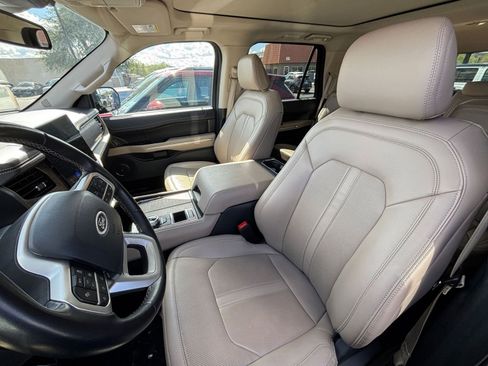 Used 2024 Ford Expedition Limited image 41