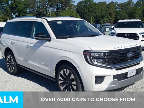 Used 2025 Ford Expedition Platinum w/ Driver's Package AWD/4WD image 2