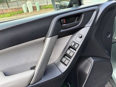 Used 2017 Subaru Forester 2.5i Premium image 23