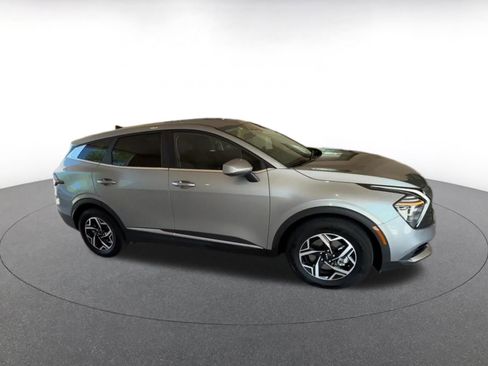 Used 2025 Kia Sportage LX FWD image 2