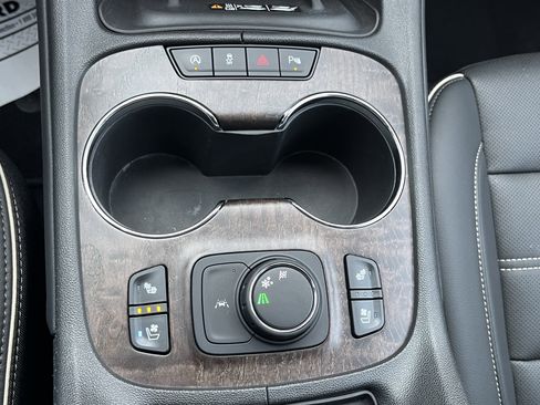 Used 2022 GMC Acadia Denali w/ Denali Ultimate Package image 15