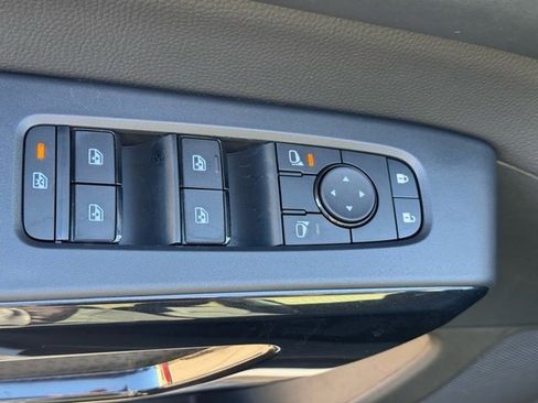 New 2025 Nissan Pathfinder SV image 16