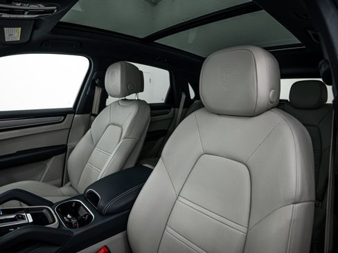 Certified 2023 Porsche Cayenne Platinum Edition AWD/4WD image 19