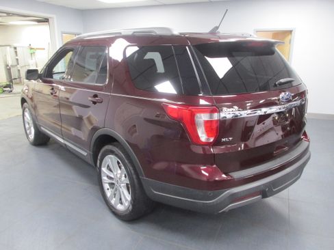 Used 2019 Ford Explorer XLT w/ Equipment Group 202A image 7
