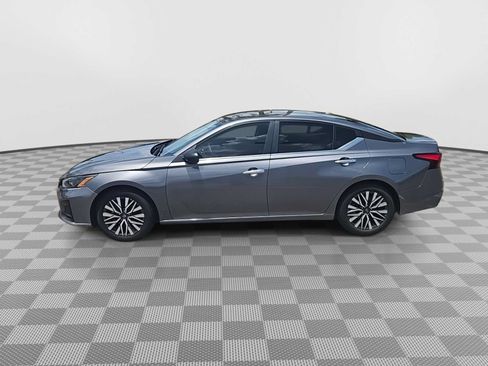 Used 2024 Nissan Altima 2.5 SV FWD image 5