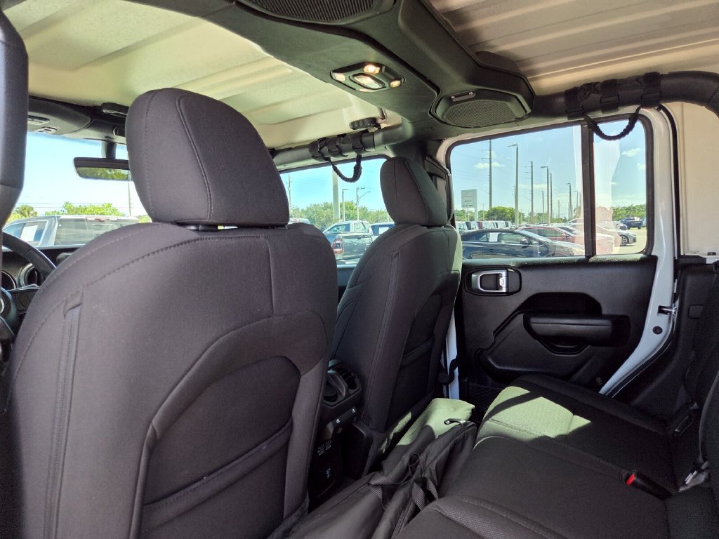 Used 2023 Jeep Gladiator Sport AWD/4WD image 23
