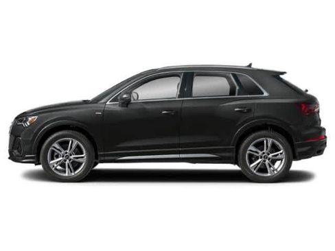 Used 2023 Audi Q3 2.0T Premium w/ Black Optic Sport Package image 3