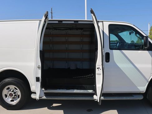 Used 2023 GMC Savana 2500 w/ Driver Convenience Package image 16