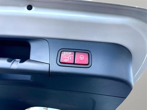 Used 2021 Mercedes-Benz GLB 250 4MATIC image 10