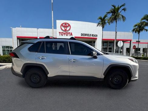 Used 2021 Toyota RAV4 LE FWD image 7