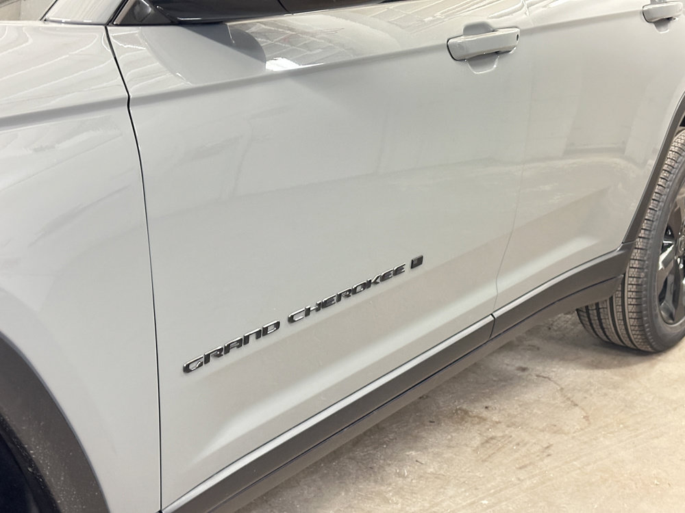 New 2027 Jeep Grand Cherokee Limited AWD/4WD image 16
