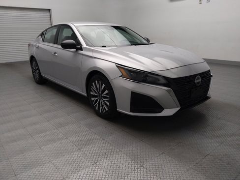 Used 2024 Nissan Altima 2.5 SV image 13