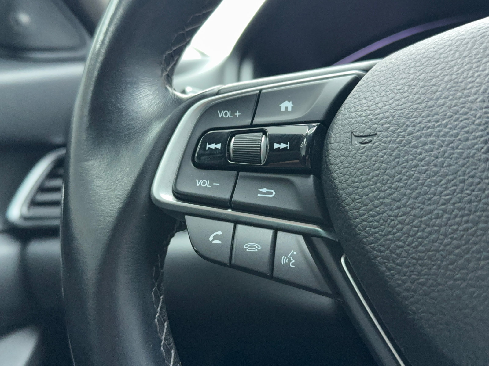 Used 2018 Honda Accord EX-L image 32