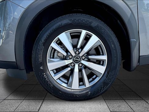 Used 2025 Nissan Pathfinder SL AWD/4WD image 37