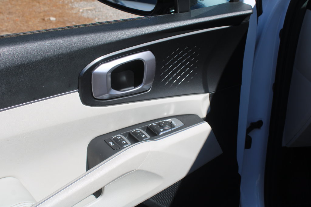 Certified 2023 Kia Sorento S w/ Panoramic Sunroof Package FWD image 18