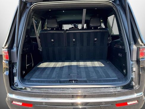 Certified 2024 Jeep Wagoneer L Series II w/ Flexible Seating Group AWD/4WD image 24