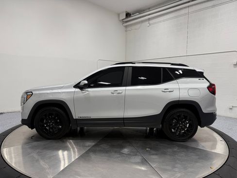 Used 2022 GMC Terrain SLE w/ Elevation Edition image 4