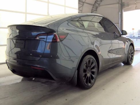 Used 2022 Tesla Model Y Long Range AWD/4WD image 2