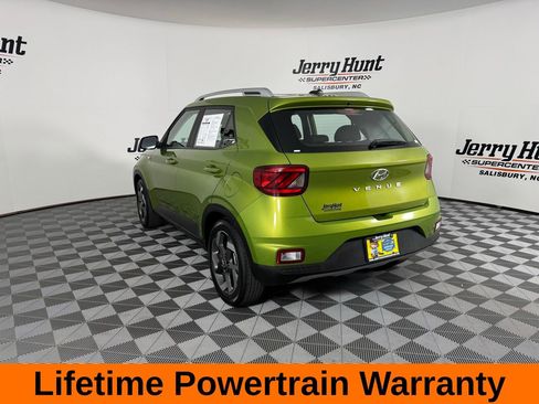 Used 2024 Hyundai Venue SEL image 9