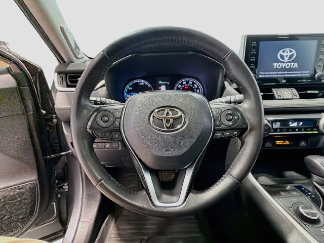 Used 2021 Toyota RAV4 XLE Premium AWD/4WD image 10
